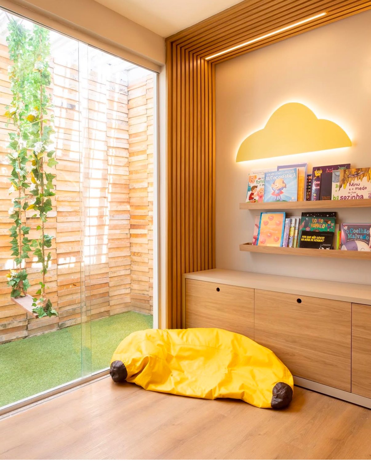 Espaço de leitura infantil da unidade Farol